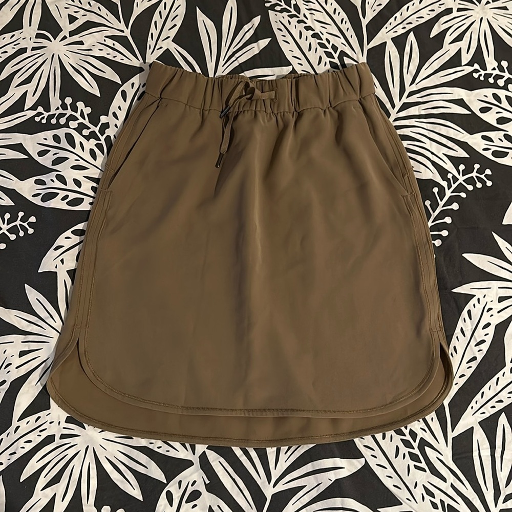 Brand new Lululemon on the fly midi skirt size 6